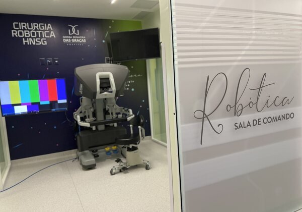 Hospital Nossa Senhora das Graças: Sala de comando da cirurgia robótica
