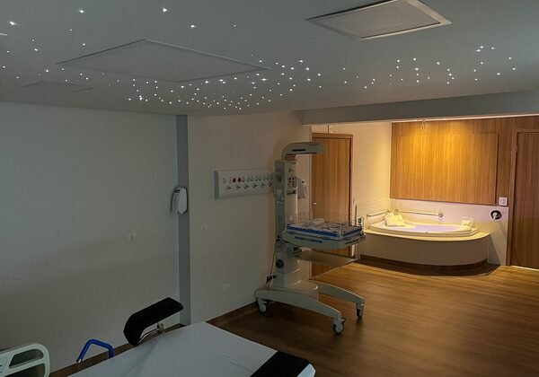 Hospital Santa Cruz: Suíte de parto com banheira